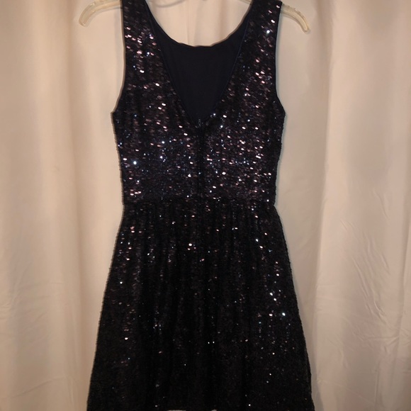 Dress - Picture 5 of 6